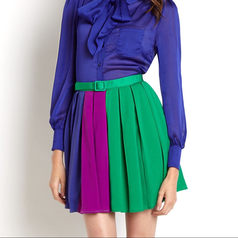 🟪 NWOT, color block pleated mini! 🟦